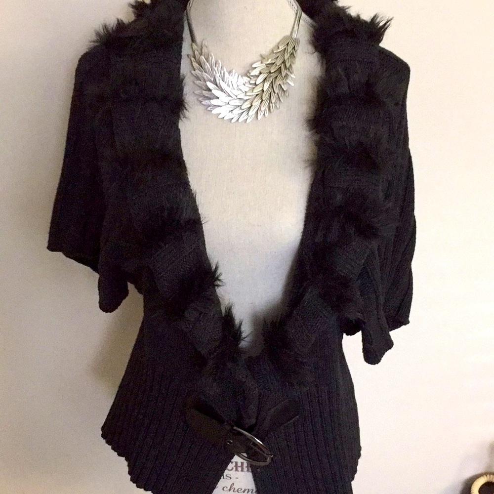 Fur decorated sweater black on black